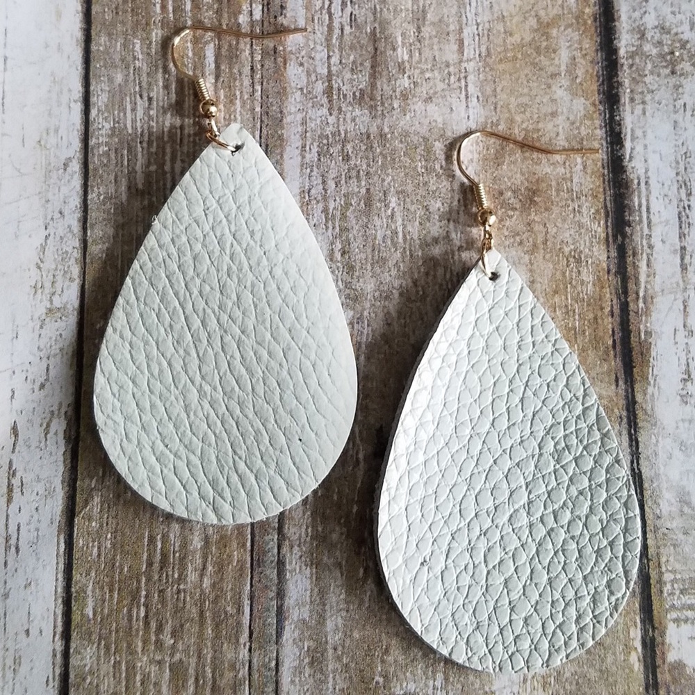 🌞SUMMER SALE🌞 Off White faux leather  earrings